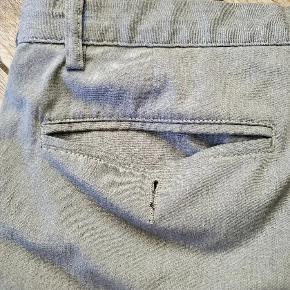 DC Gray Shorts Size 38 - Picture 10 of 11